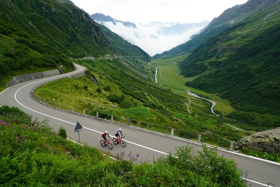 Tour des Alpes Suisses gallery image 6